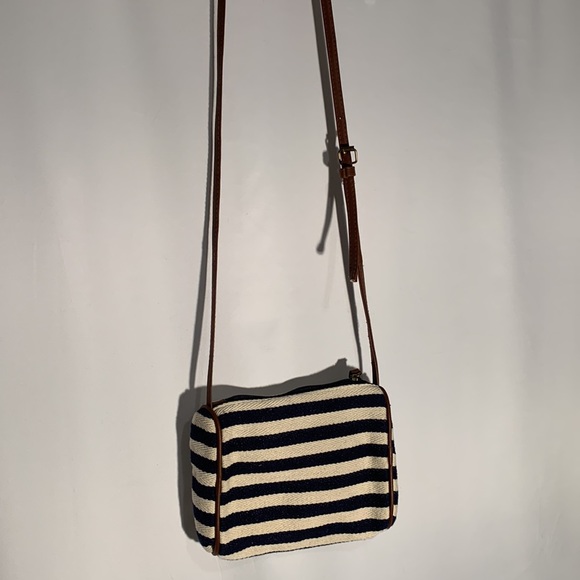 Small Ardene Crossbody Bag - Picture 2 of 5